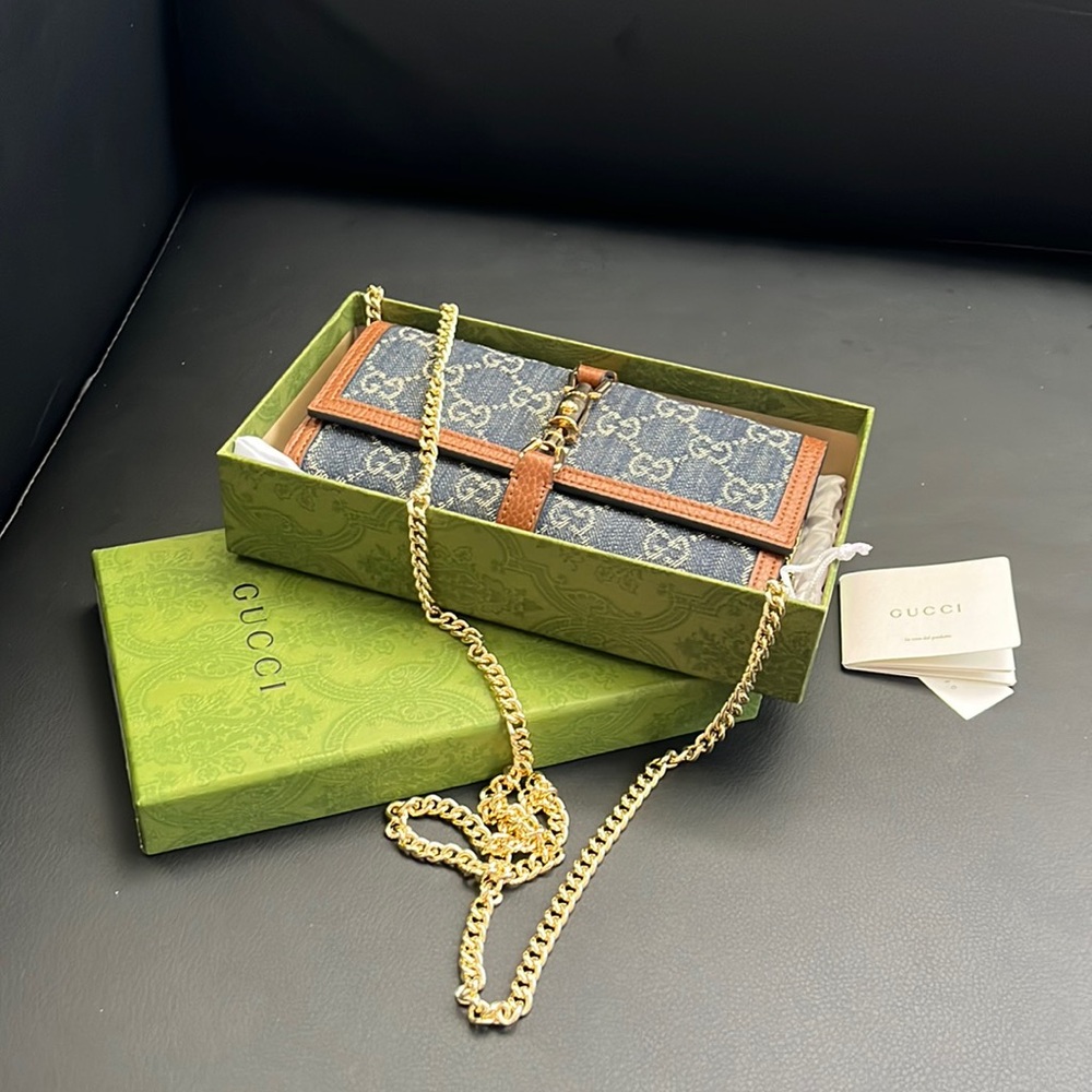 GG wallet with chain